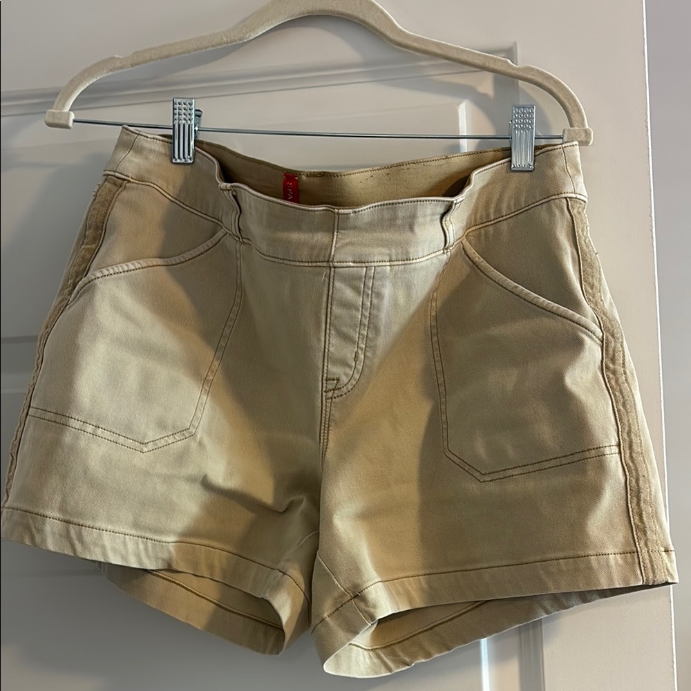 Women's khaki Shorts